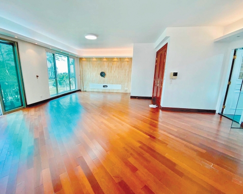 嘉珀山2座低層B室，實用面積1659方呎，連1車位叫價3300萬。