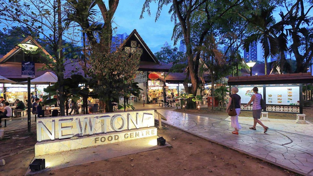 新加坡著名旅游景点纽顿熟食中心。（新加坡旅游局）