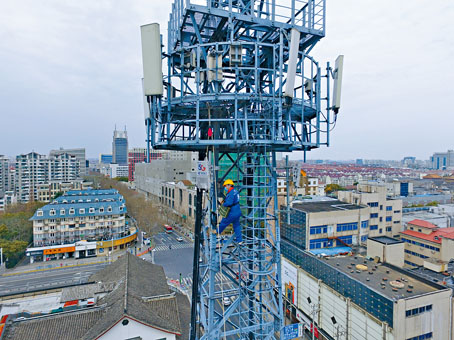 國家規劃已明確的重大工程，如加快5G網絡、數據中心等建設。