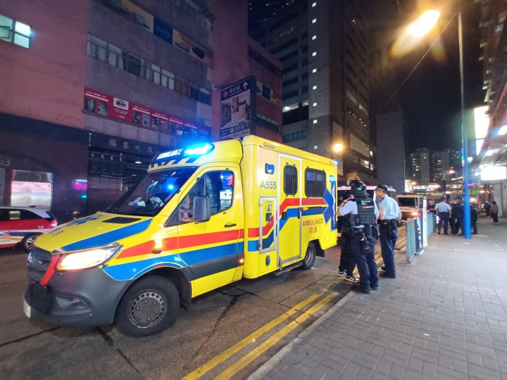 現場為觀塘開源道60至62號駱駝漆大廈對出。