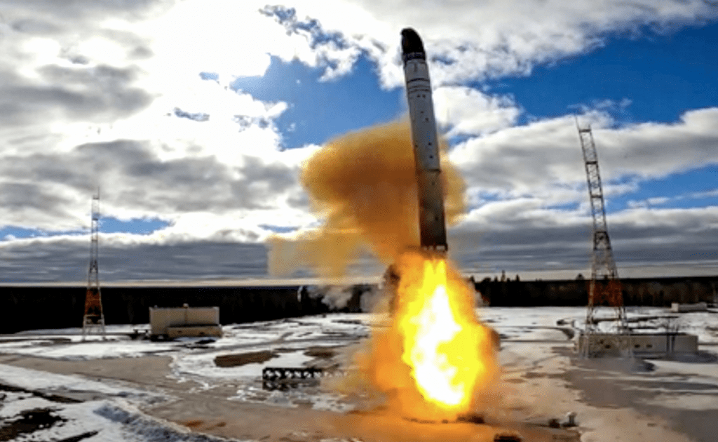 2022年4月20日，俄罗斯从普列谢茨克航天发射场的发射井成功试射「萨尔马特」洲际弹道导弹。
