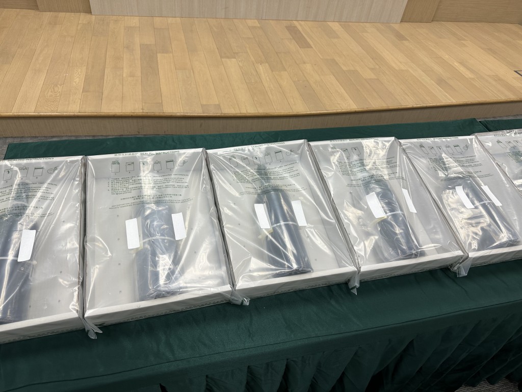 海关检获约18公斤怀疑液态可卡因，估计市值约1800万元。