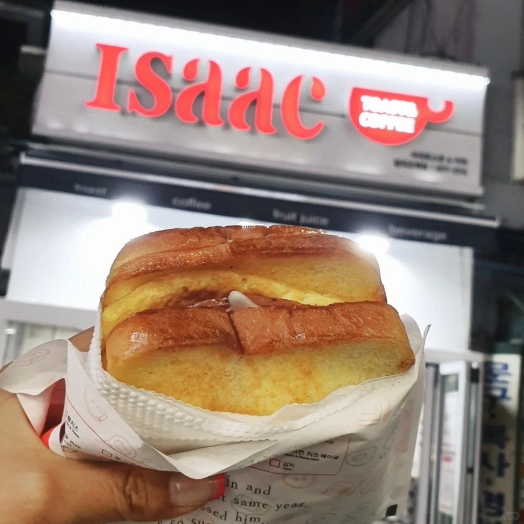 韓國連鎖吐司專門店Isaac Toast憑藉其多樣口味的吐司三明治成功走紅