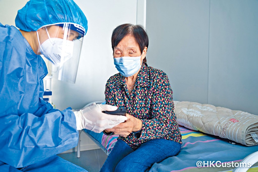 張婆婆獲人員耐心教導如何點餐，大讚態度一流、服務優質。 
