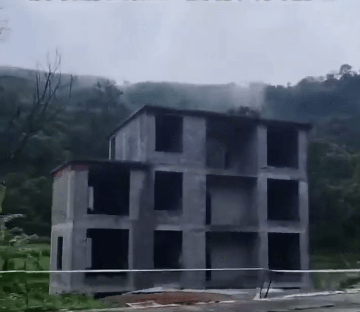 廣西5層樓自建房屋整棟塌下來。 廣西5層樓自建房屋整棟塌下來。