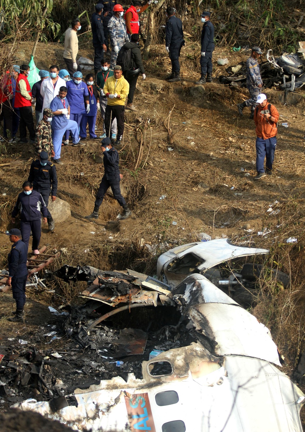 尼泊尔15日发生空难，载有72人的ATR 72双引擎客机坠毁。路透社