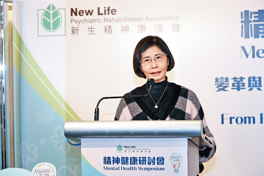 ■新生精神康復會執行委員會主席譚贛蘭教授於記者招待會，介紹《[330]健康指數》。