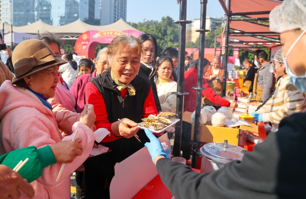 深圳福田农批市场举行「福市集」年货嘉年华。中新社