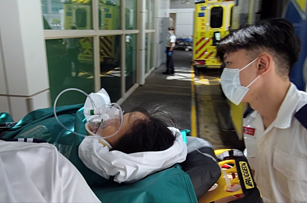 女事主昏迷送院。 女事主昏迷送院。