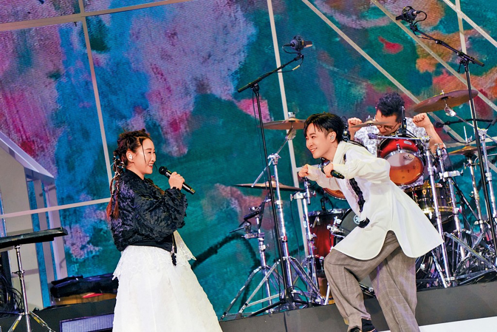 青峰透露與王菀之已認識20年。