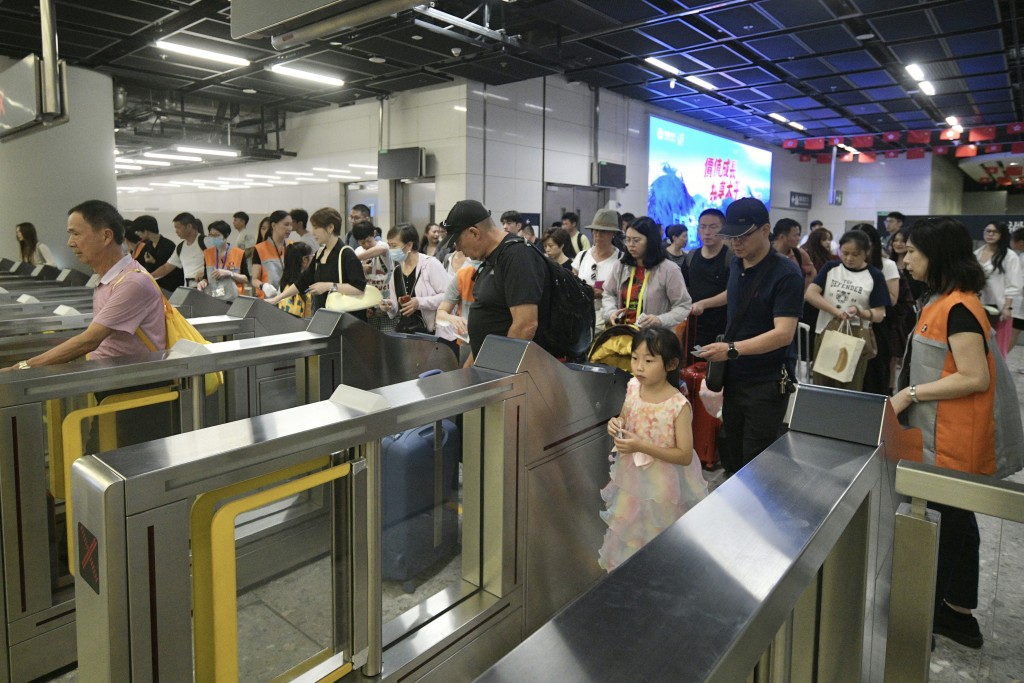 一連7日的國慶黃金周假期，本港迎來旅客訪港高峰期。（資料圖片）