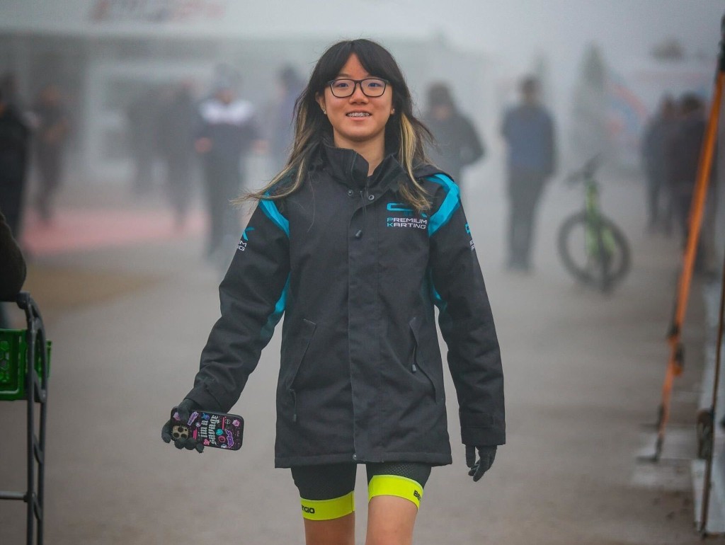 現年14歲，出生於香港的少女車手余穎童正在歐洲全職練車。 CBR Media圖片