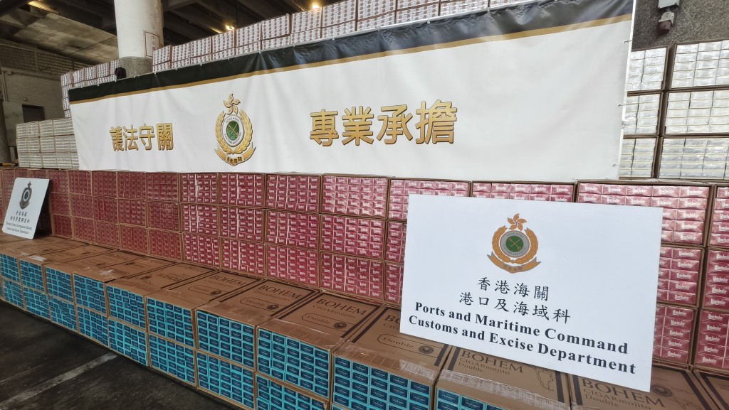 今年上半年，海關共破獲84宗大型走私入口香煙案件，檢獲約2.78億萬支私煙，估計市值共約12.5億元。