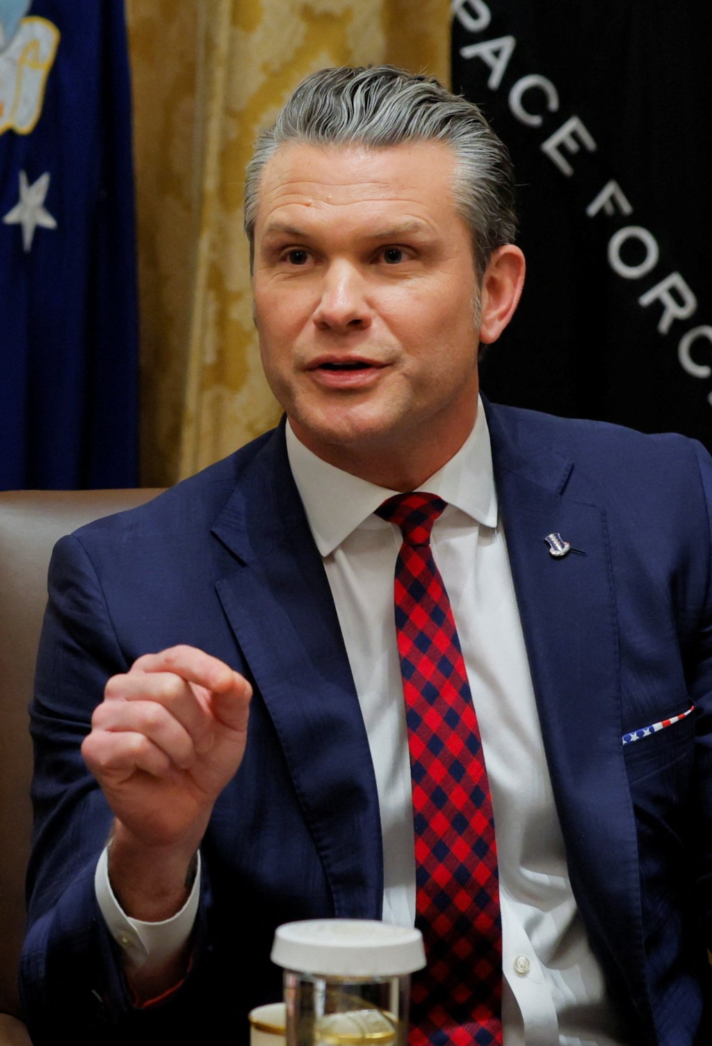 國防部長赫格塞思被指對疑似運毒船的船員下達格殺令引發爭議。路透社