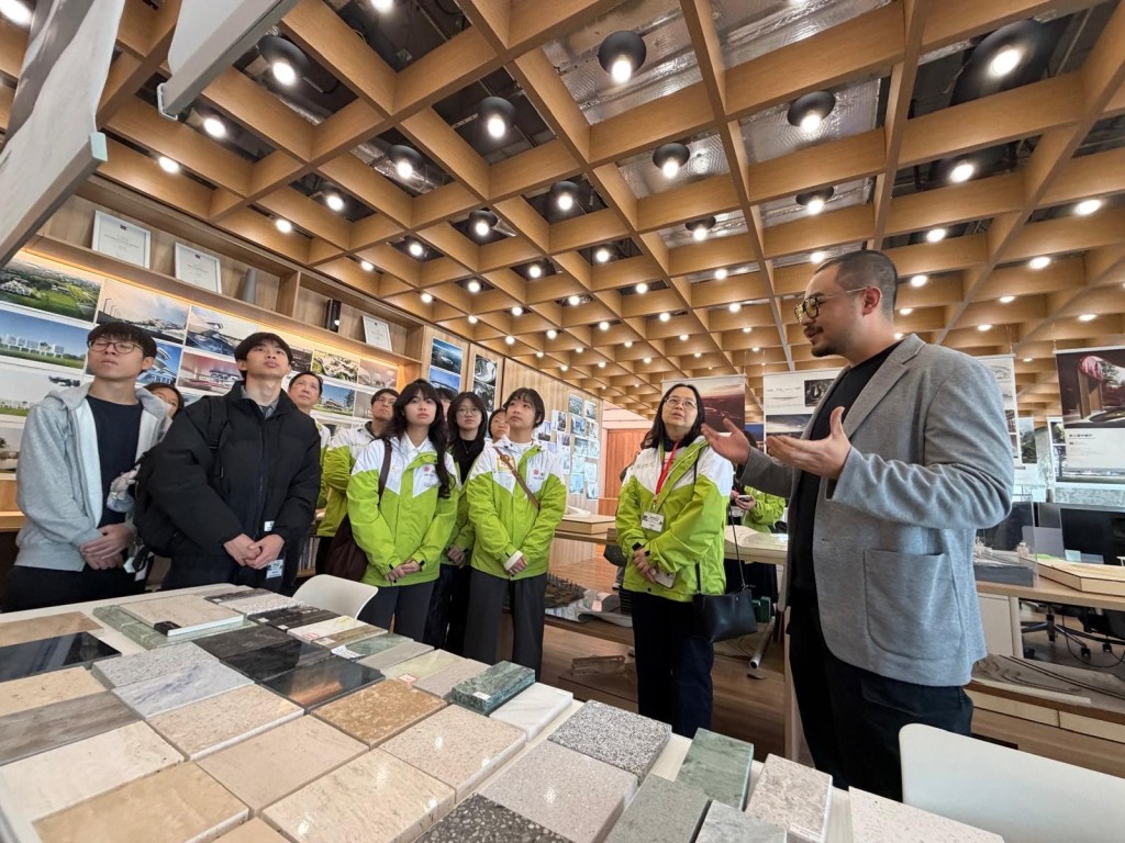 由港燈主辦,國家電網全力支持的交流團,結合專業參訪、青年交流和文化體驗,鼓勵青年學生延續追夢之旅。 由港燈主辦,國家電網全力支持的交流團,結合專業參訪、青年交流和文化體驗,鼓勵青年學生延續追夢之旅。