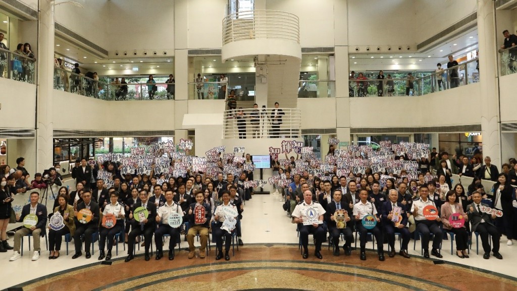 全場大合照。 全場大合照。