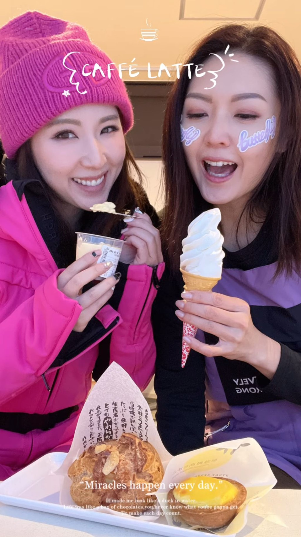 谭嘉仪（左）早前偕陈庭欣飞赴北海道滑雪。