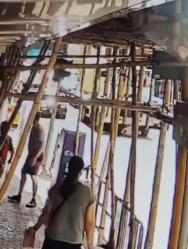 老婦過路遭垃圾車撞低。fb馬路的事討論區 