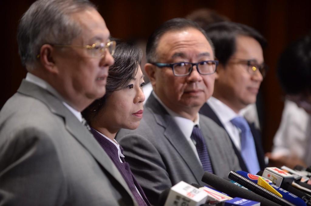 建制派批評民主派提出條件無誠意會面。
