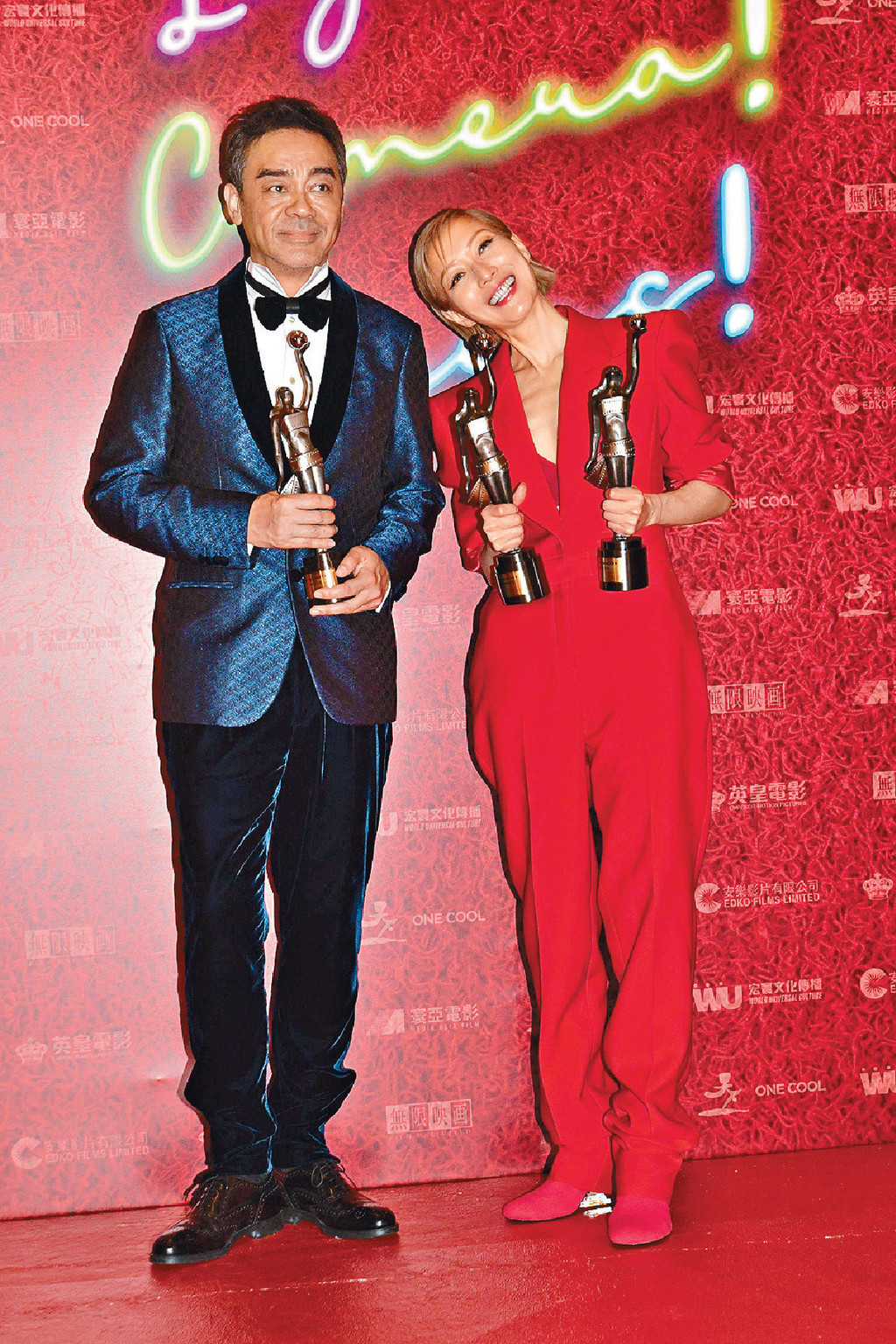 ■青雲已是第三度封帝，自然比首次攞影后的Sammi淡定。