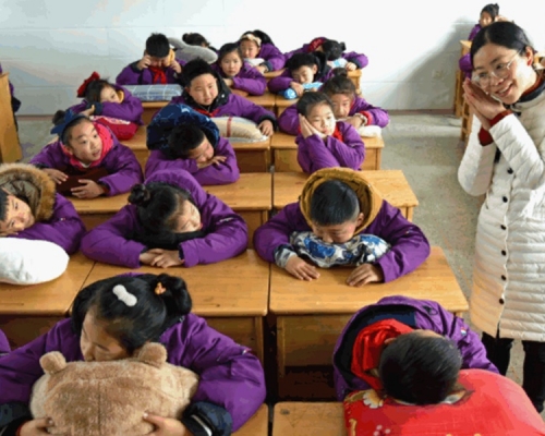 教育部辦公廳最近發布通知要保證學生享充足睡眠。網圖 