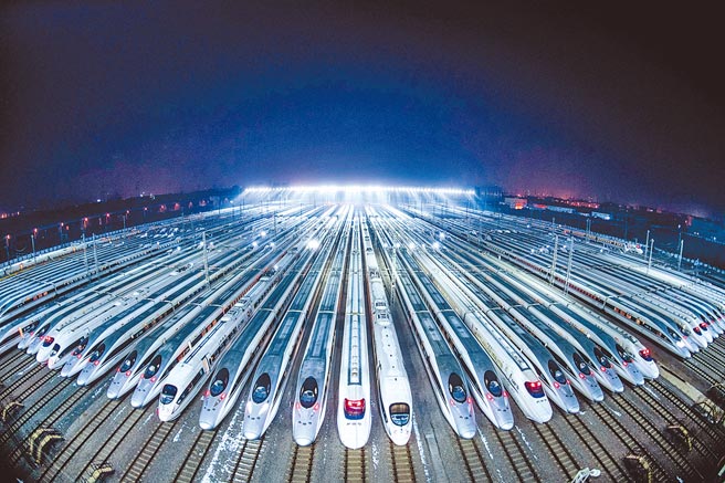 中國的高鐵總長比全球其它國家高鐵總長還要長。