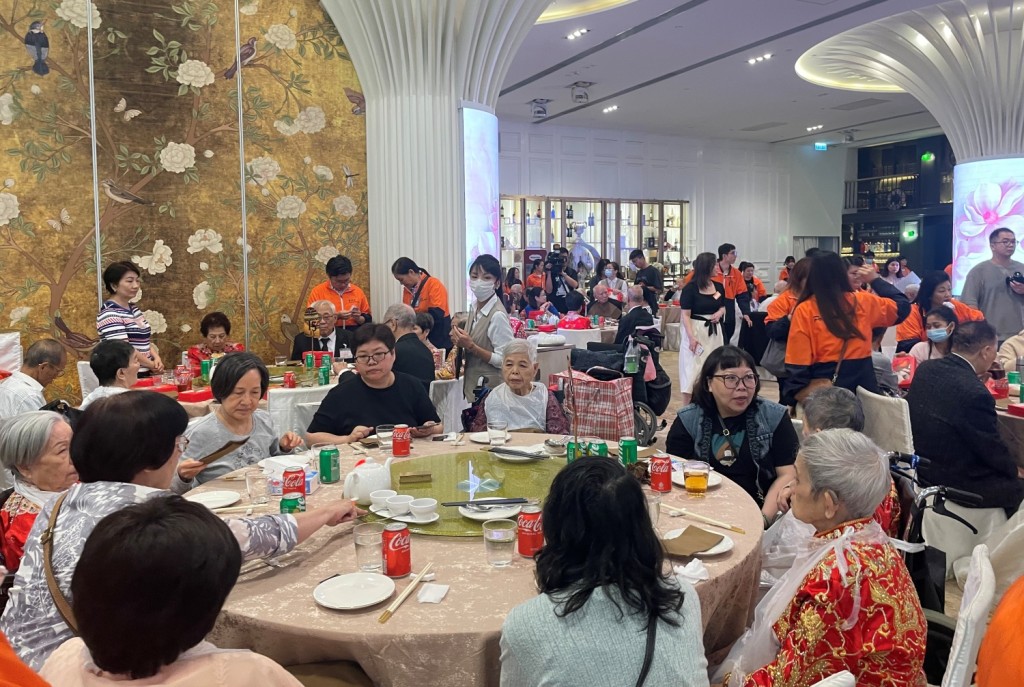 活動以傳統婚宴的熱鬧場面進行。 活動以傳統婚宴的熱鬧場面進行。