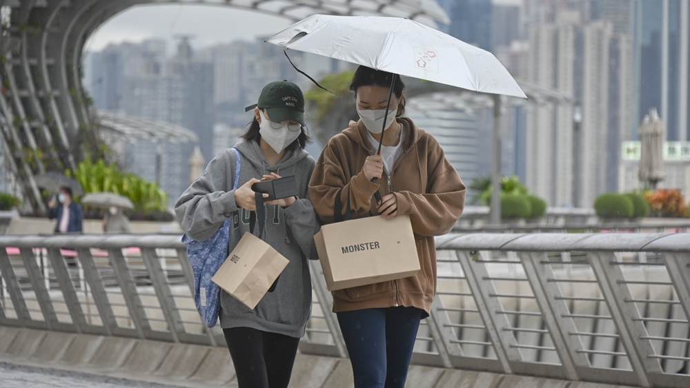 天文台預測有驟雨及幾陣狂風雷暴。資料圖片