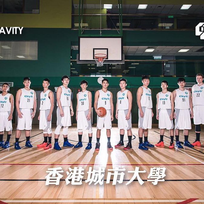 蔡嘉欣的细佬David曾读香港城市大学，是校队篮球员。