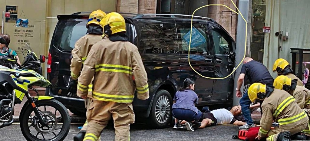 男途人被撞後倒地。網圖 男途人被撞後倒地。網圖