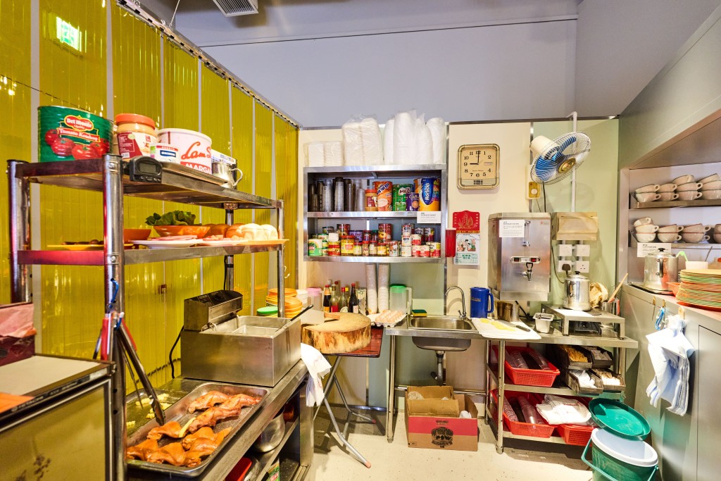 展區以精煉的店內舊物，重現經典的茶餐廳空間。