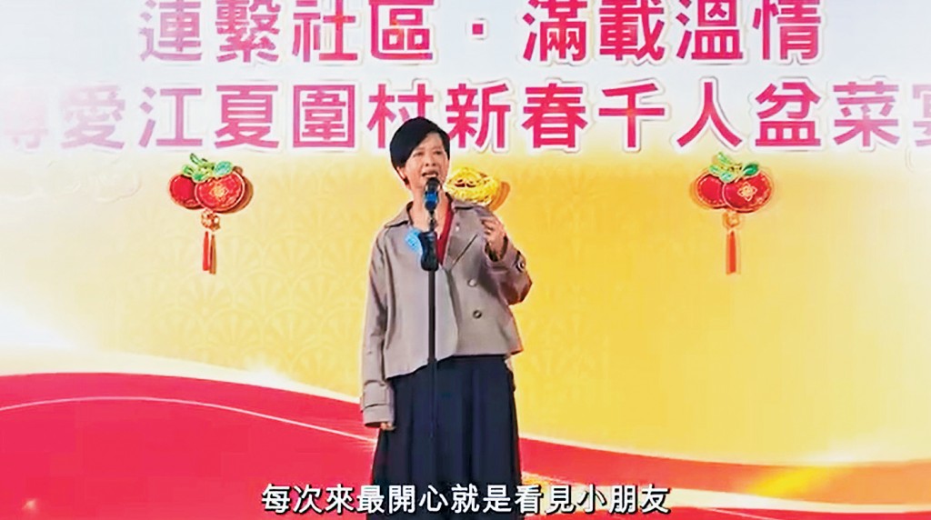 何永贤日前到博爱江夏围村参加盆菜宴。