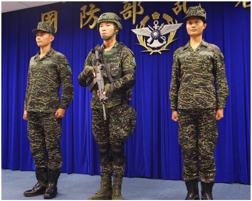 台陆战队将于明年1月1日起全部换上新式迷彩服。