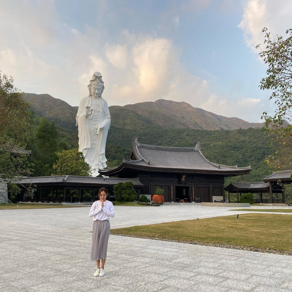 篤信佛學的Jeana,早前跟友人參觀慈山寺。