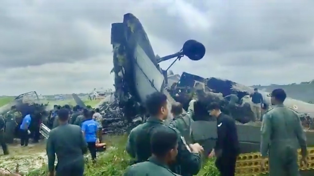 印度空軍AN-32運輸機墜毀斷成2截。 X@AdityaRajKaul