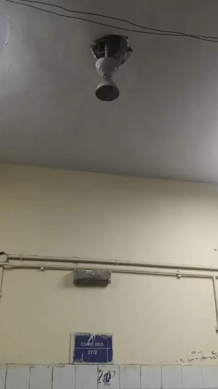 病房內有病人家屬目睹甩吊扇的一刻。 X 病房內有病人家屬目睹甩吊扇的一刻。 X