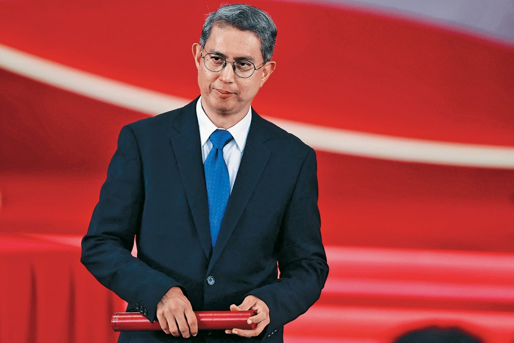 新加坡原內政部高級政務部長費紹爾。