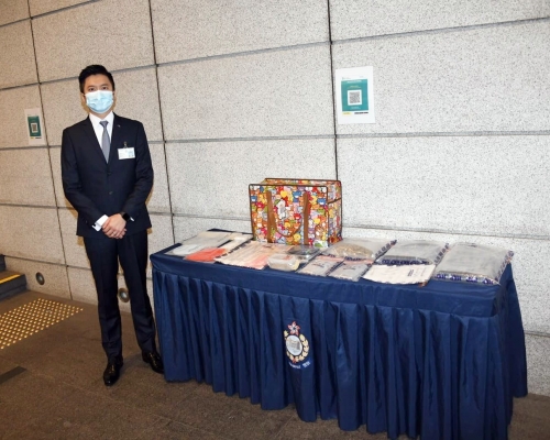 警方檢獲市值約800萬元的毒品。
