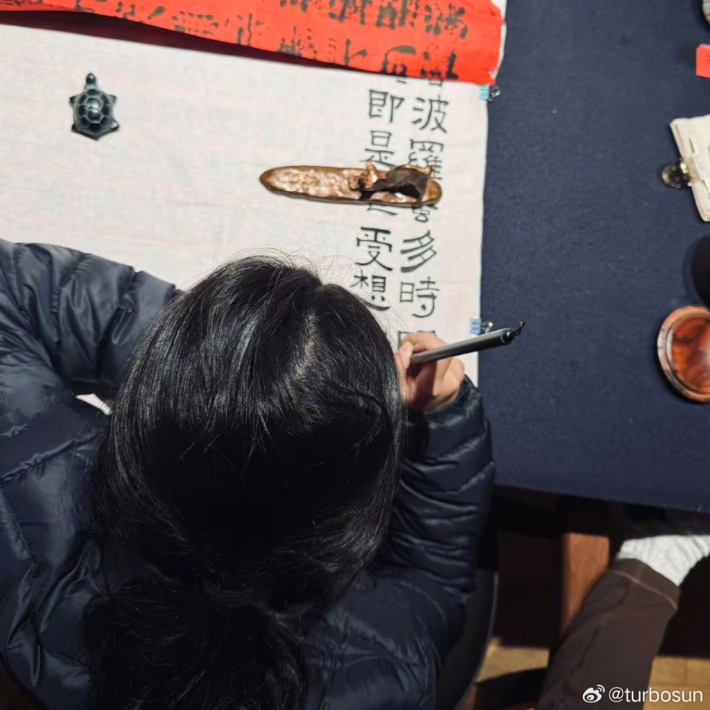 孫儷安排女兒影《甄嬛傳》的造型。 孫儷安排女兒影《甄嬛傳》的造型。