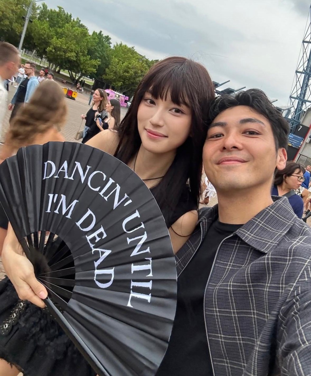 王丹妮偕罗孝勇游澳洲贺结婚10周年。