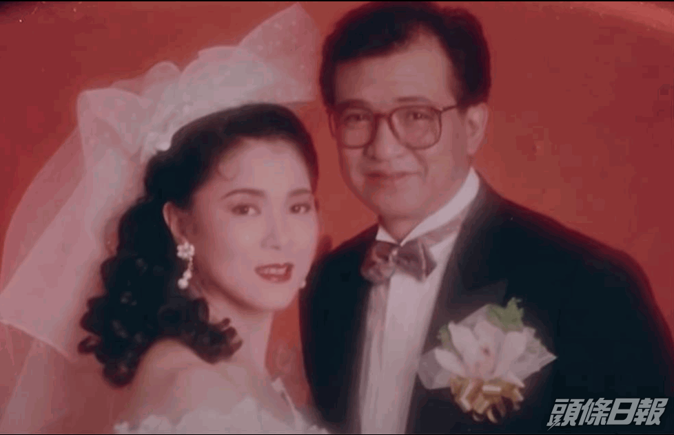 许绍雄与太太龙嬿因朋友聚会认识，拍拖约7年后于1992年结婚。