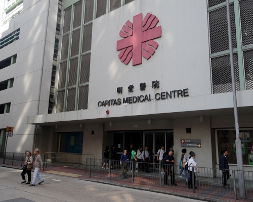 女子清醒被送往明愛醫院。