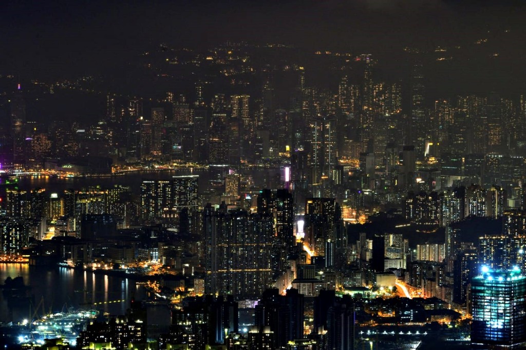 多座建築物響應「地球一小時」活動。