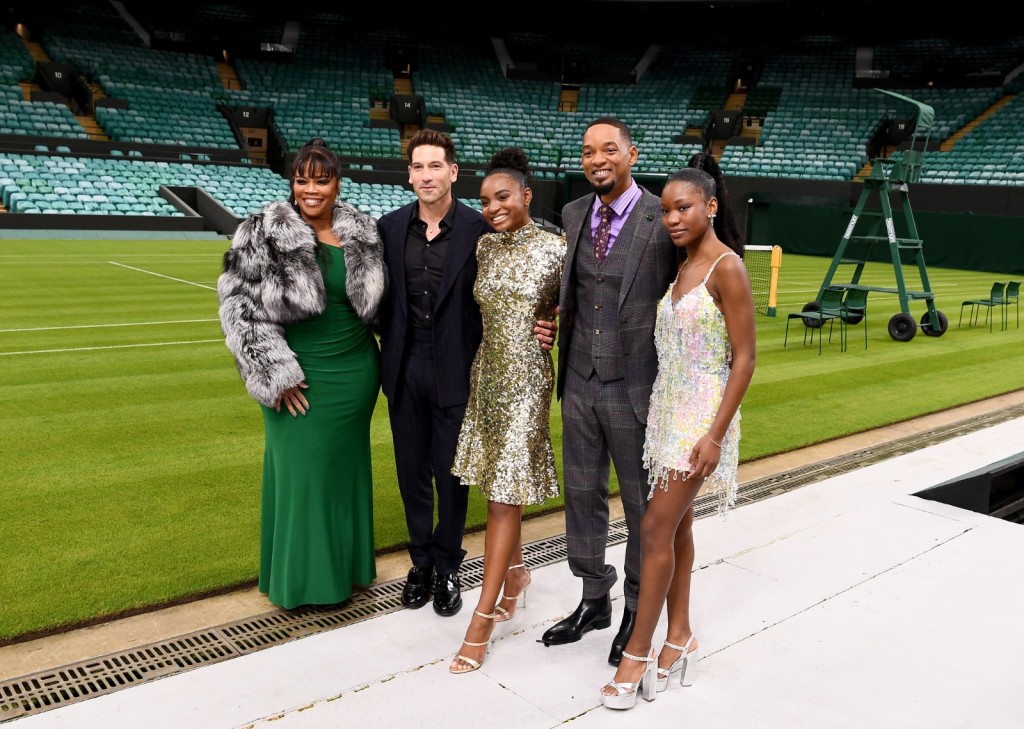 (左起)Isha Price、Jon Bernthal、Saniyya Sidney、韋史密夫及Demi Singleton現身新片倫敦首映。