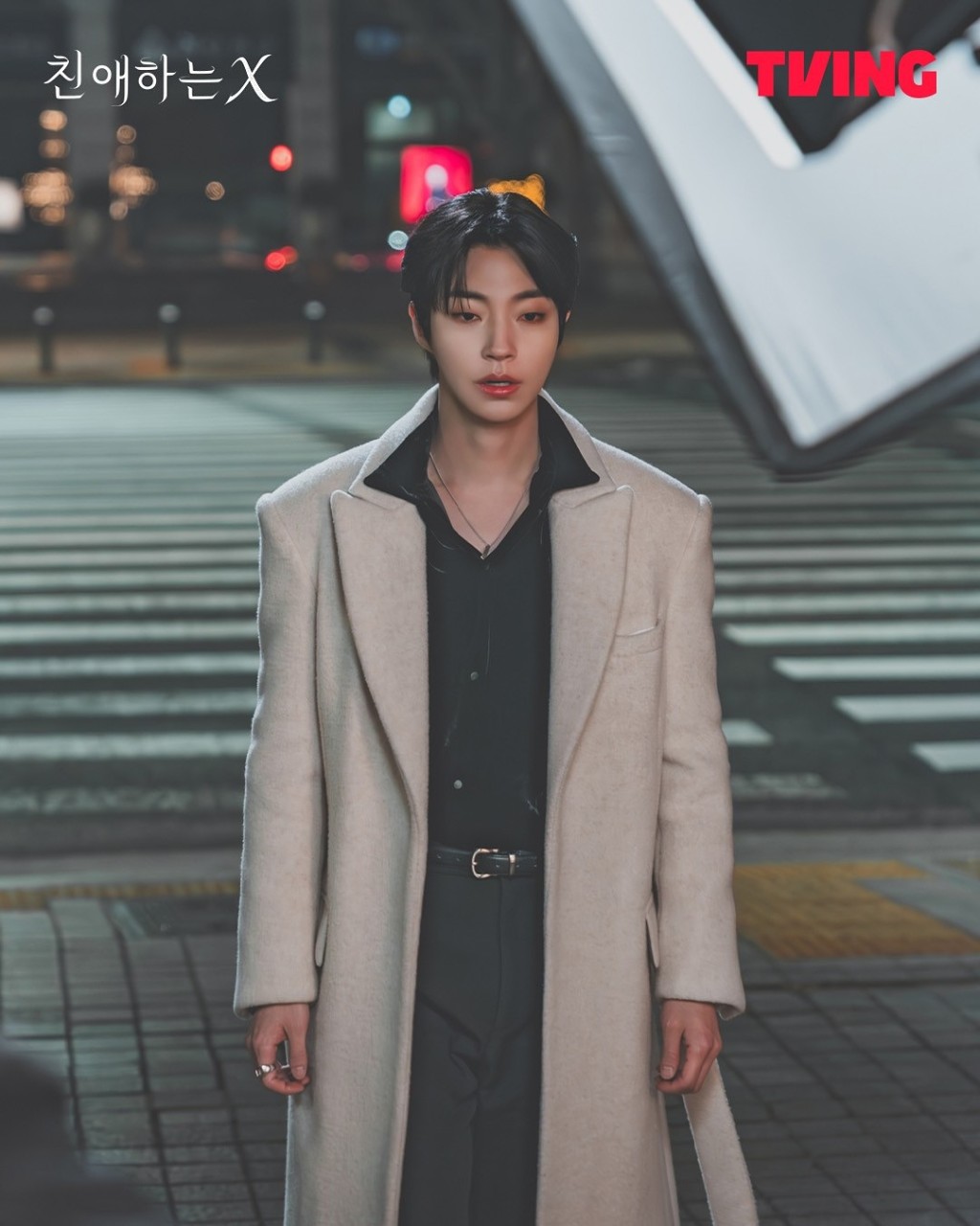 許仁江在與白雅珍的約會遲到。 許仁江在與白雅珍的約會遲到。