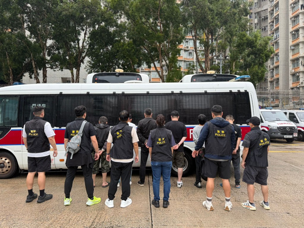 行動中，警方共拘捕8人。
