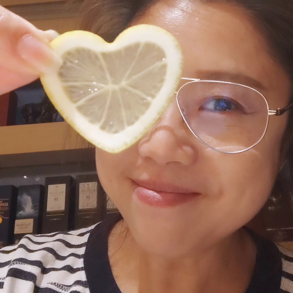 梅小惠近日在IG貼出心形檸檬，並表示：「生活充滿甜酸苦辣，要用心品嚐」。