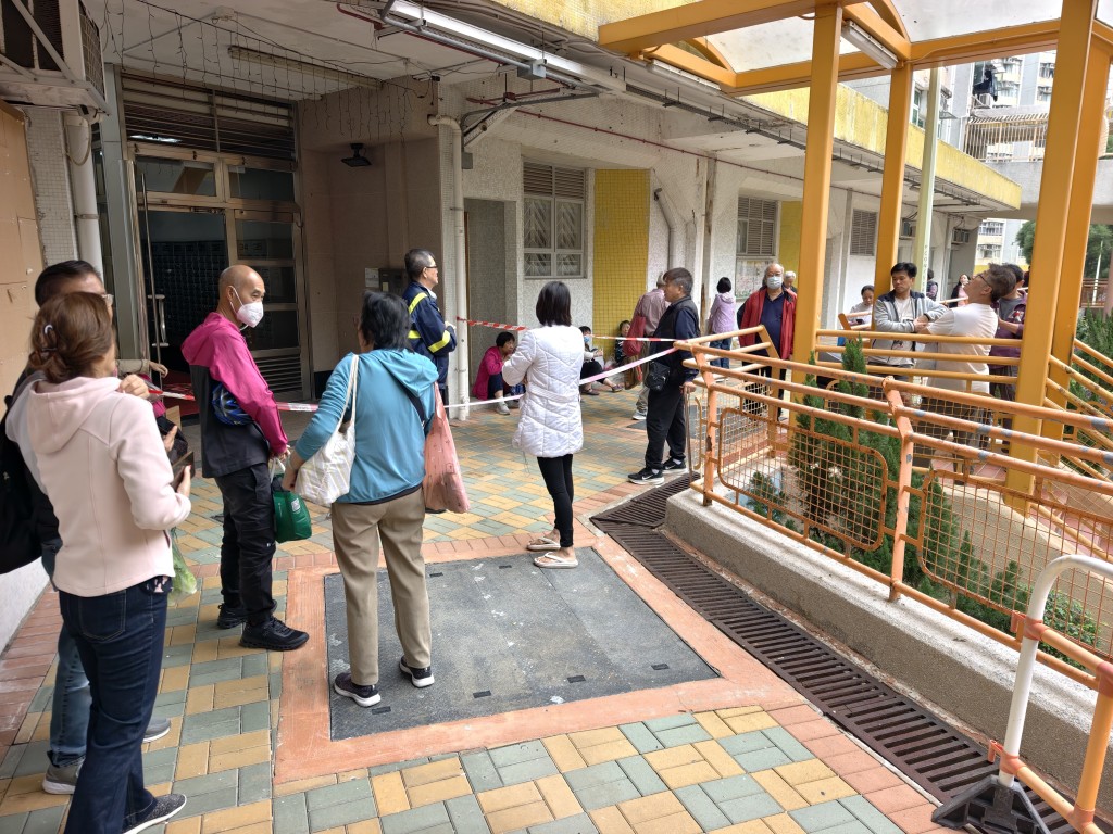 多名居民疏散到安全位置。