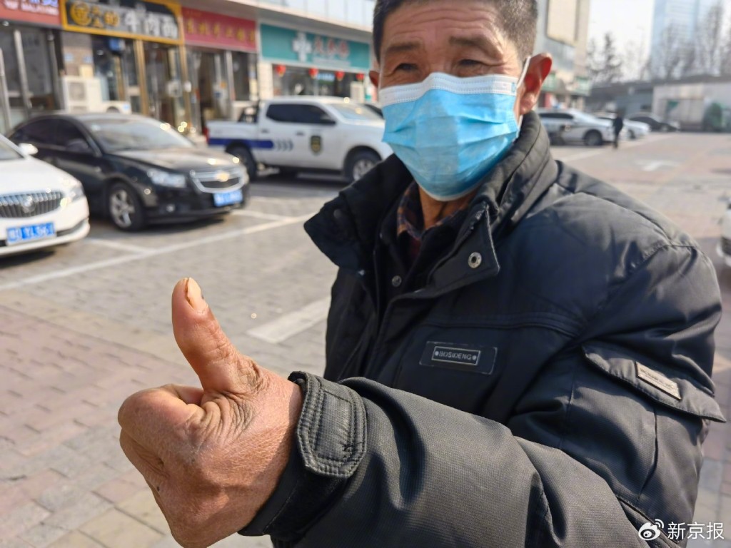 王海森發現體內並無植入血管吻合裝置。新京報