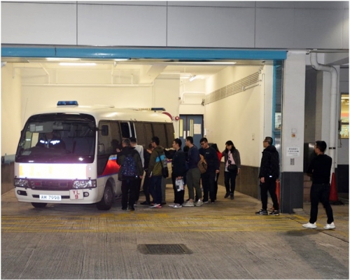 行動拘捕9名男女。